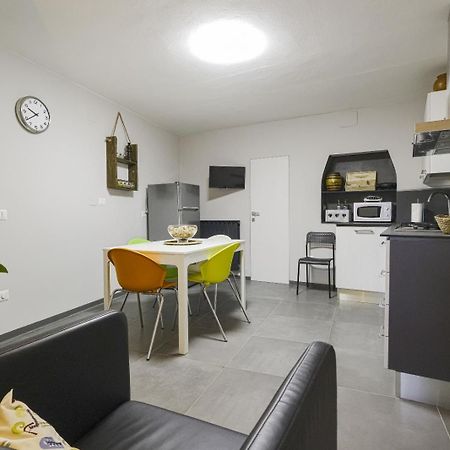 Casa Vacanze Vicolo Della Luna Ambra Екстер'єр фото