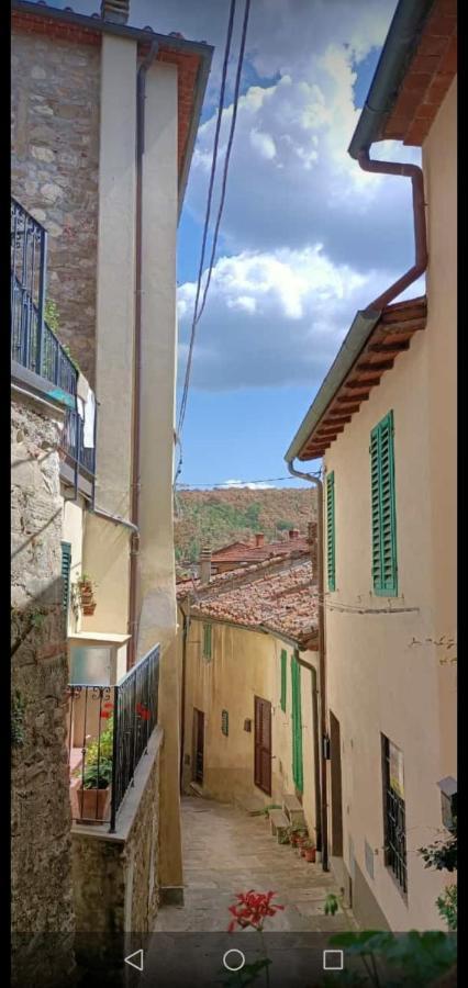Casa Vacanze Vicolo Della Luna Ambra Екстер'єр фото